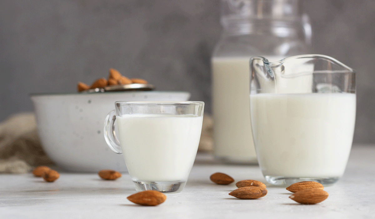 Kaffee mit Mandelmilch – schmeckt das denn?